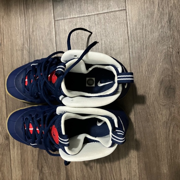 Authentic nike foamposite shoes 6y - Picture 4 of 5